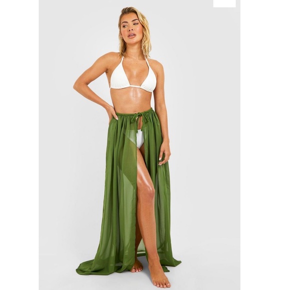 Green Beach Sarong - Picture 2 of 6